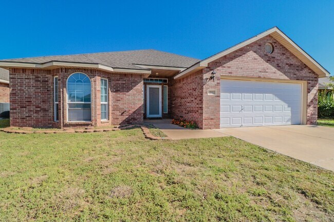 Primary Photo - 4Bed/2Bath Available 11/10 !