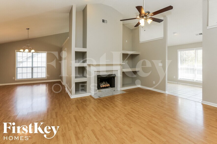 Building Photo - 200 Summer Hill Dr