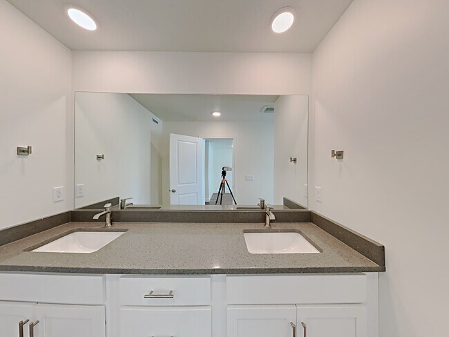 Building Photo - 6007 W Arranmore Drive