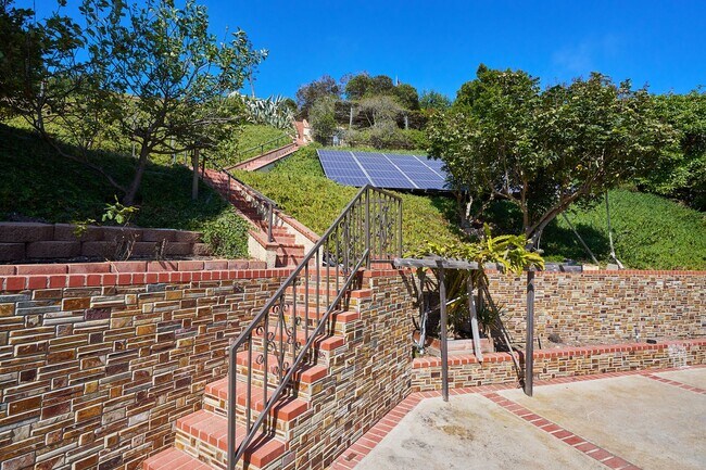 Building Photo - Aqua Vista - Entertainers Playhouse