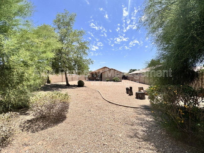 Building Photo - 9138 W Ross Ave