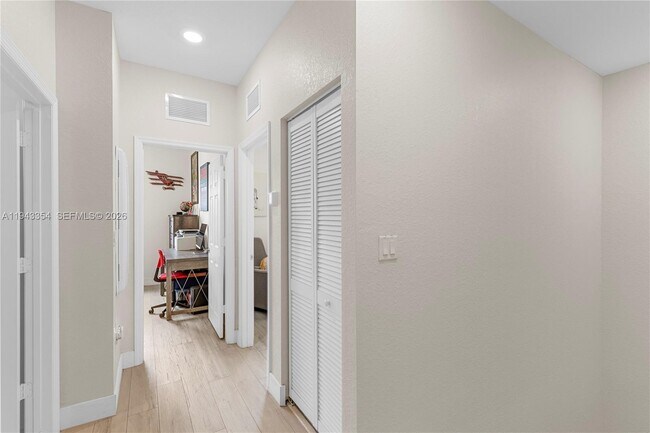 Building Photo - 10653 W 32nd Ln