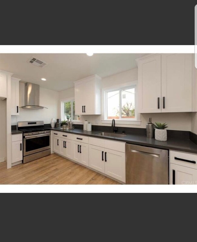 Building Photo - 12521 Wixom St