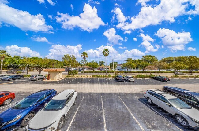Building Photo - 257 S Cypress Rd