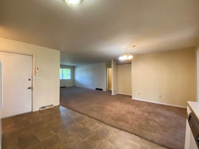 Building Photo - 1721 Graceland Ct