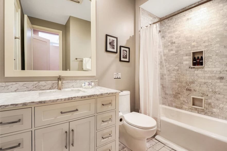 Building Photo - 822 Perdido St