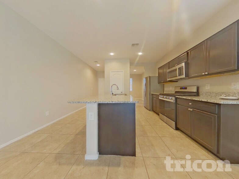 Building Photo - 31062 W Mulberry Dr