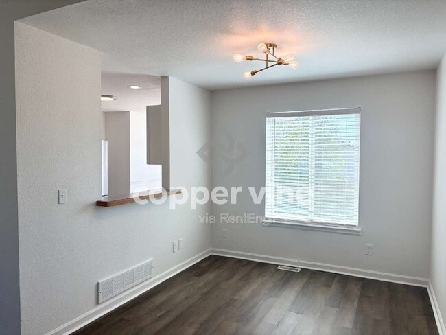 Building Photo - 700 4th St