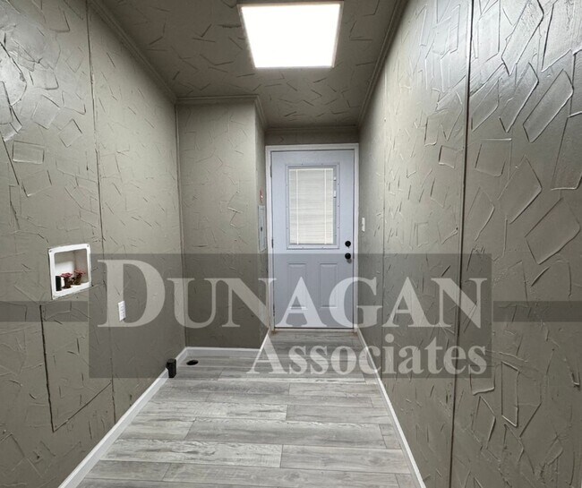 Building Photo - Remodeled!! 3 Bedroom 2 Bath with large parking area/covered parking .