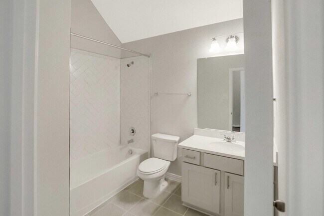 Building Photo - 335 Spinnaker Loop