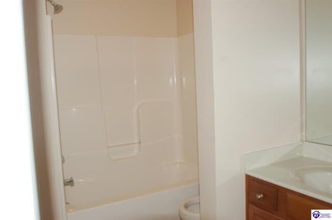 Building Photo - 118 Darby Woods Ct