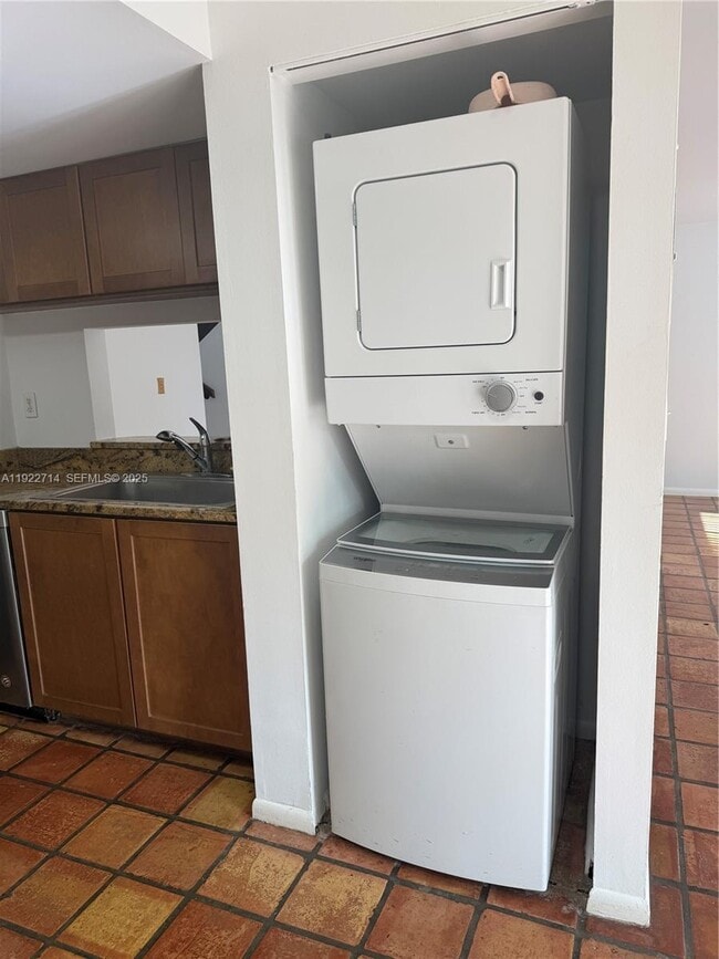 Building Photo - 6860 SW 45th Ln