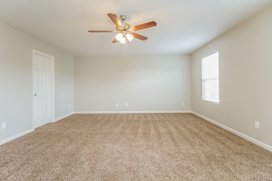 Building Photo - 924 Creek Oak Dr