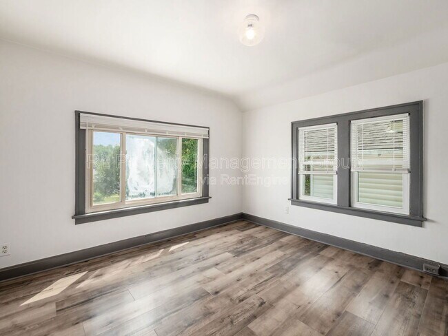 Building Photo - 439 Eldridge Ave