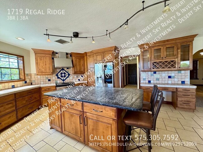 Building Photo - 1719 Regal Ridge St