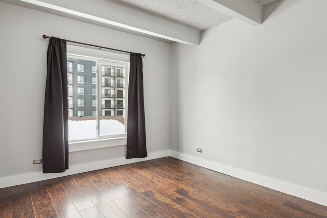 Building Photo - Stunningly Updated 1bed 1bath Townhome wit...