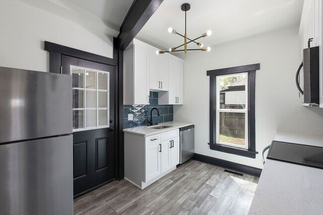 Building Photo - 3 Bedroom Bungalow in Fort Collins