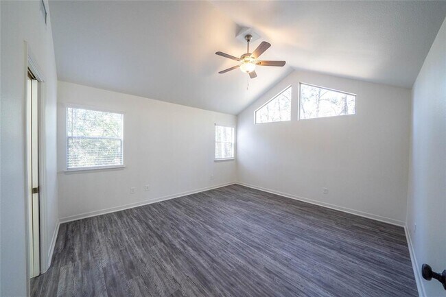 Building Photo - 47 Shallow Pond Pl