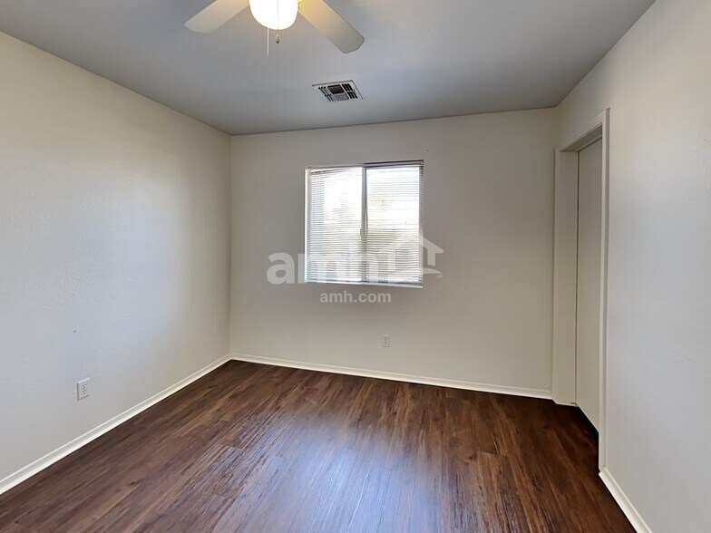 Building Photo - 17285 W Tara Ln