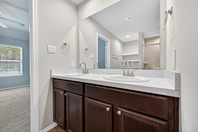 Building Photo - 40320 Hilltop Pr Dr