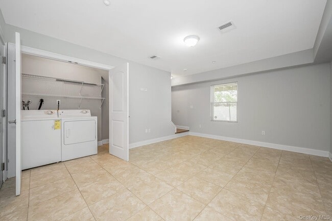 Building Photo - 85 Park Ave