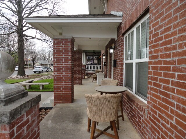 Building Photo - 1026 N Denver Ave