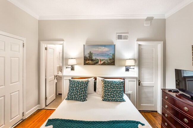 Building Photo - 545 E Congress St