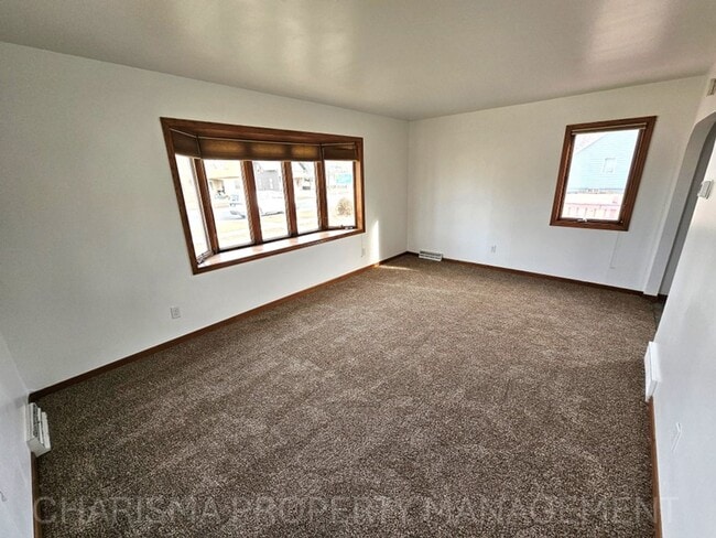 Building Photo - 805 4th St