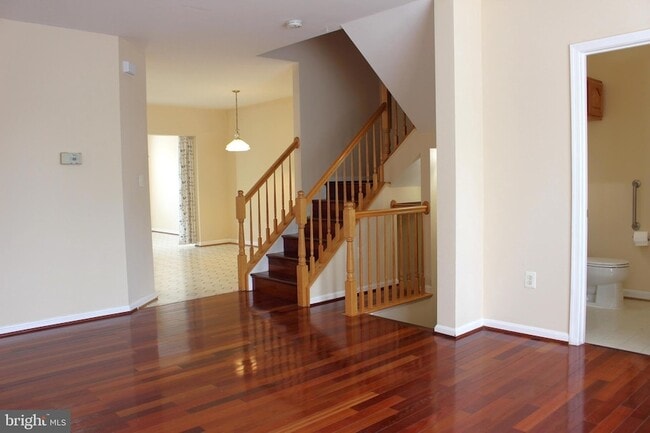 Building Photo - 42856 Golf View Dr