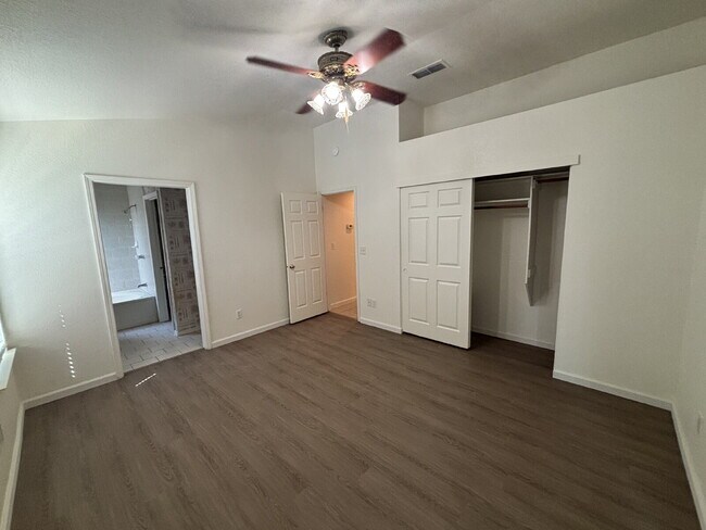 Building Photo - Charming 3 Bed / 2 Bath Home on a Quiet Cul-de-Sac with Spacious Backyard!