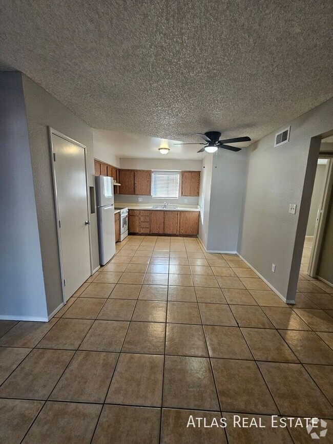 Building Photo - ONE MONTH FREE! Available! 2 bed/ 1 bath A...