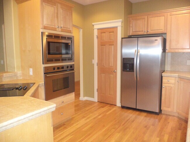 Building Photo - Ranch Home w/ Oversized Double Garage & Landscaping Included!