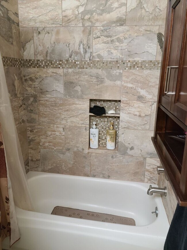 Building Photo - Well maintained 4bd Bothell home!