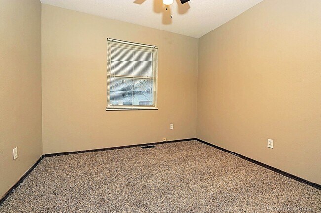 Building Photo - 4 Bedroom House in Cape