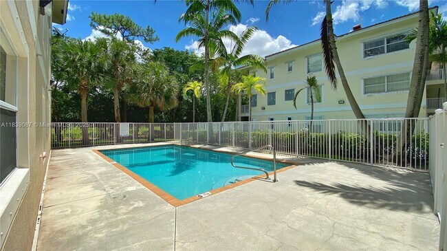 Building Photo - 2941 Riverside Dr