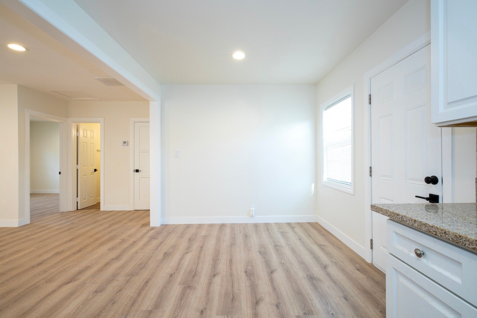 Building Photo - 7912 Vineland Ave