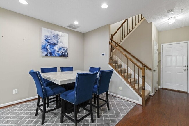 Building Photo - 212 Merlin Dr