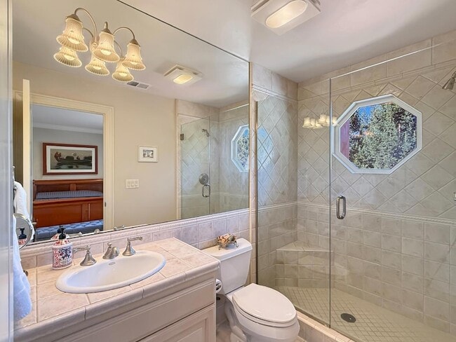 Building Photo - 1526 Hillview Dr