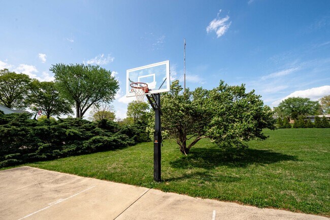 Building Photo - Short Term Rental Family Home