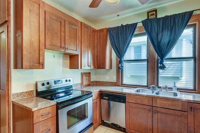 Building Photo - 307 N 31st St