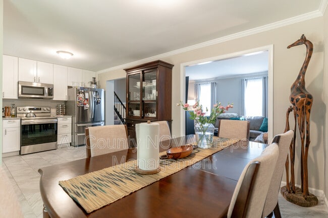 Building Photo - 12112 Amblewood Dr