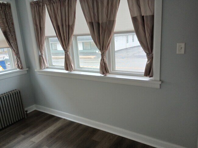 Building Photo - 865 Lancaster Ave