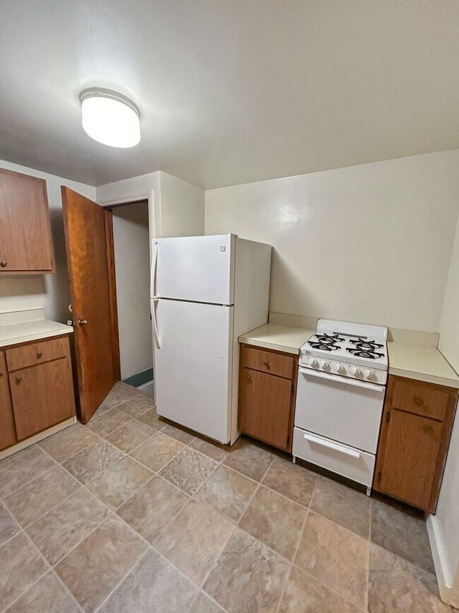 Building Photo - 1028 Fleming St