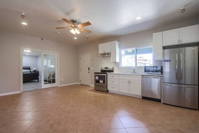 Building Photo - Peaceful Escondido 1BR with a full kitchen, bathroom and washer&dryer