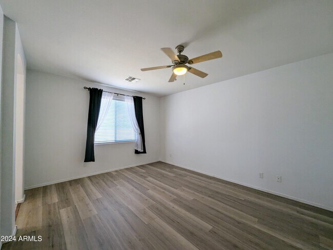 Building Photo - 1530 E Branham Ln
