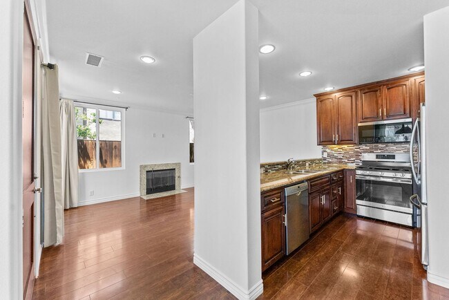Building Photo - 4870 Santa Cruz Ave