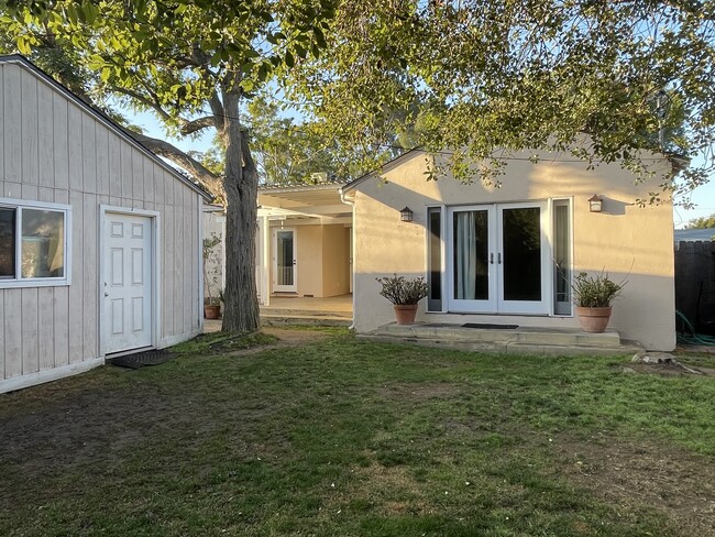 Detached converted garage - 2542 Kelton Ave