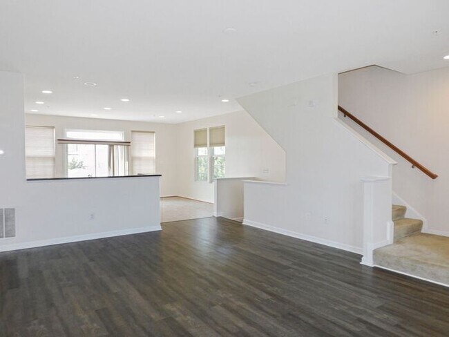 Building Photo - Pet Friendly 3 level End Unit Town Home wi...