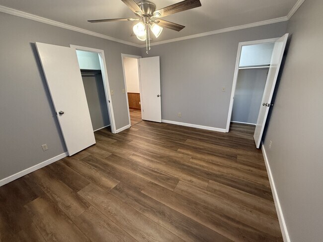 Building Photo - 1803 Thomas Ln