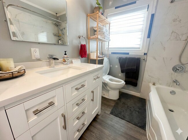 Building Photo - 2464 Pepper Dr